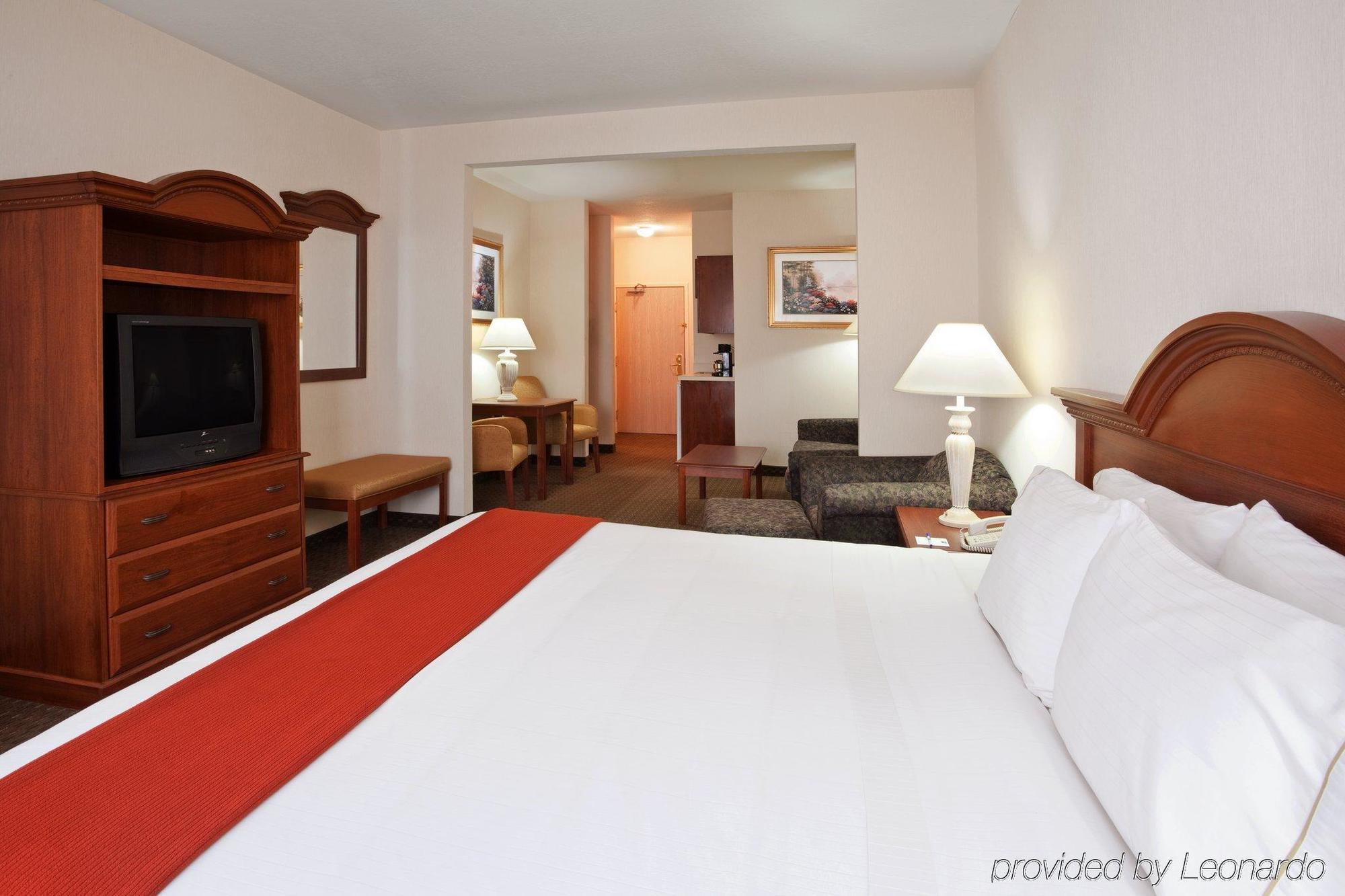 Hotel Express & By Ihg 2*