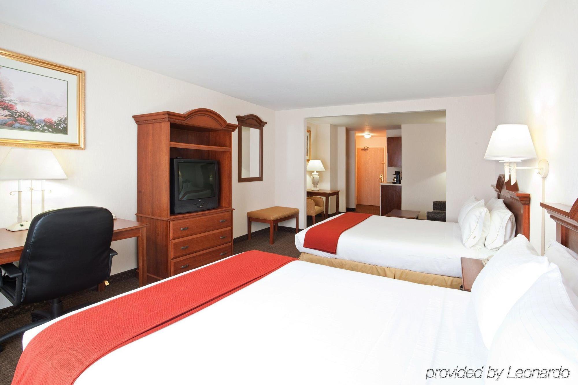Express & By Ihg Marion